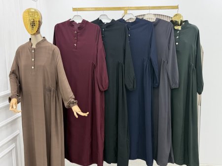 فستان مع كسرات على الجنب